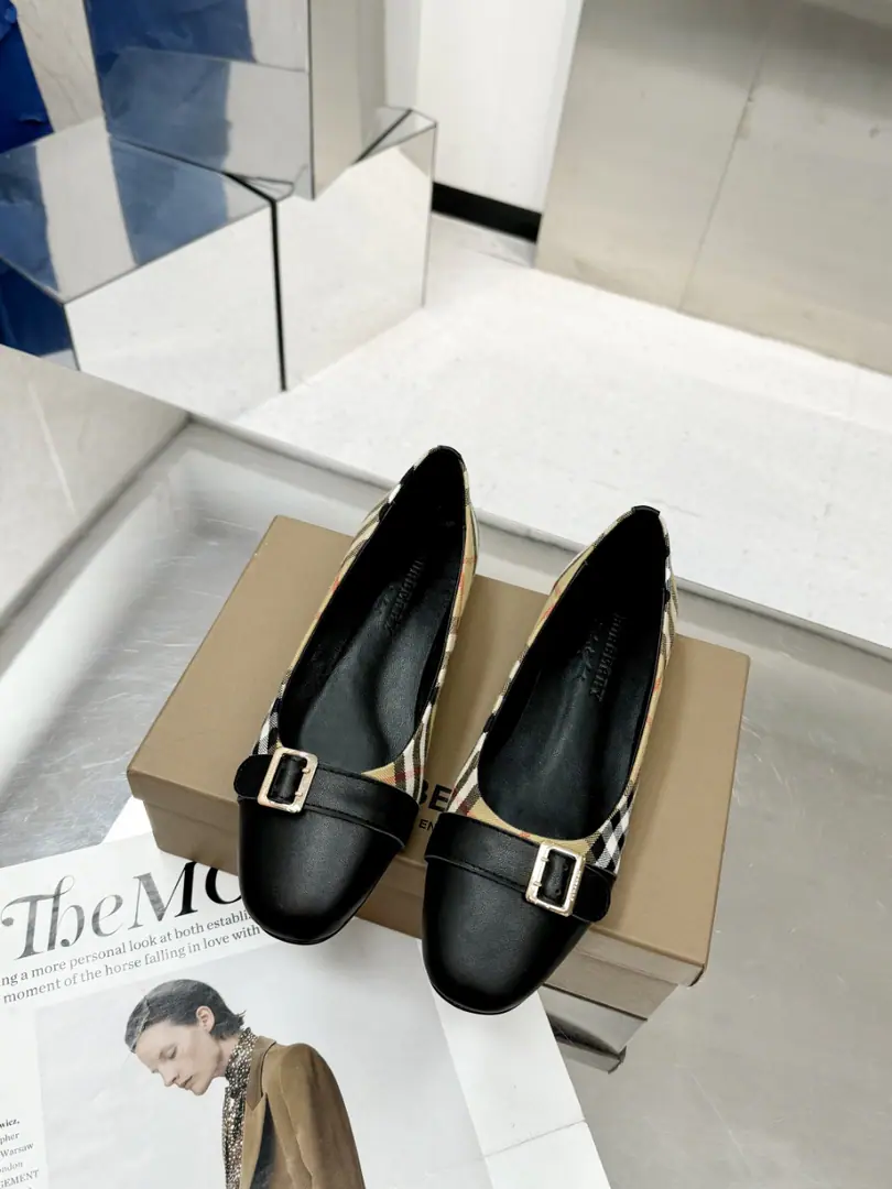 🌈🌈- Boboli.Burberry Classic square-lined shoes. The least chosen shoe of the oldest so far. It looks good on anyone.👏Don't underestimate the cost of the fabric. We use three layers of cloth on our shoes. Single-story cell stripes imported fibre cloths45One. 3The cost of the floors is... One yards to the left.💪It's just to make sure that the shoe line feels strong. Not mutant, The real one is a hardware button. The inside sheep's skin is stomping. 🇮🇹Simulate the skin. Standard Code🌈35-43(35.40.41.42.43No re-election.)