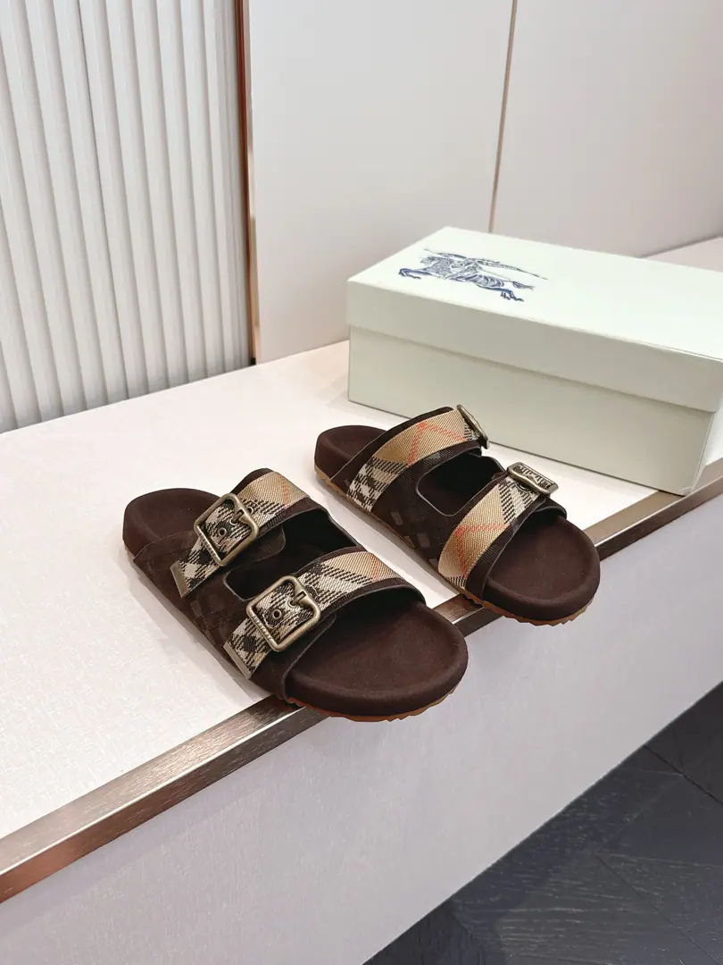 - Boboli.Burberry Classic slippers. It's made of soft anti-featur., It's a work of art in Italy.. I'm putting a lot of pressure on the grid., The soles of the pressurized shoes., It's a top-end logo.. & Make modifiable B Font-button Ring, A symbolic sand with decorated flowers. Burberry Gravity. Fabulous.: Counter-featur./Bullskins. Reeb.: In silk cow. Otsumi!: Rubber bubbles Codes: Female size35/41（35, 41Custom） Men38/45（45Custom）