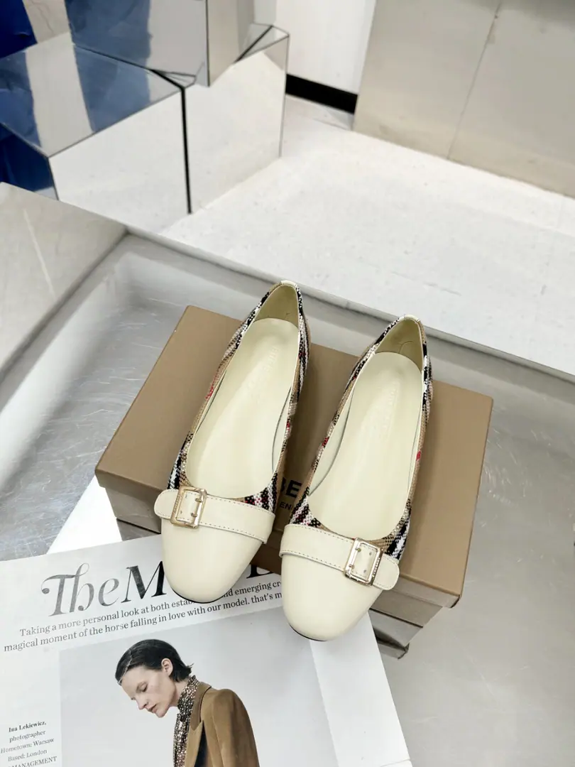 🌈🌈 - Boboli.Burberry Classic square-lined shoes. The least chosen shoe of the oldest so far. It looks good on anyone.👏Don't underestimate the cost of the fabric. We use three layers of cloth on our shoes. Single-story cell stripes imported fibre cloths45One. 3The cost of the floors is... One yards to the left.💪It's just to make sure that the shoe line feels strong. Not mutant, The real one is a hardware button. The inside sheep's skin is stomping. 🇮🇹Simulate the skin. Standard Code🌈35-43(35.40.41.42.43No re-election.)