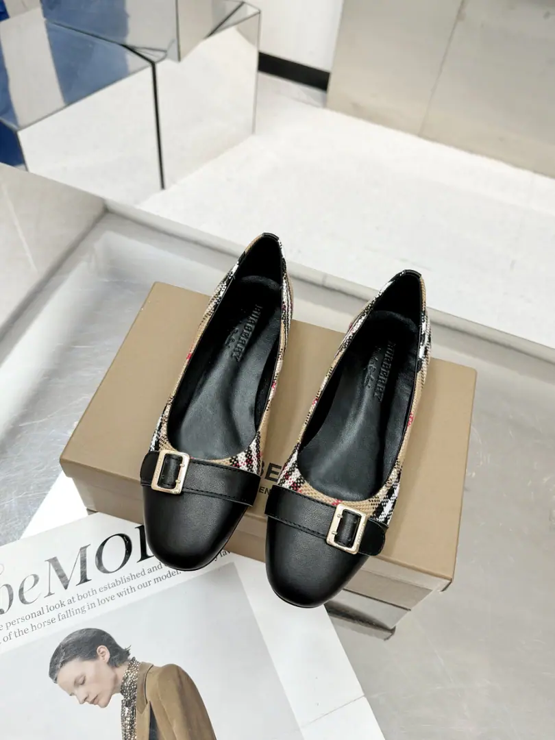 🌈🌈- Boboli.Burberry Classic square-lined shoes. The least chosen shoe of the oldest so far. It looks good on anyone.👏Don't underestimate the cost of the fabric. We use three layers of cloth on our shoes. Single-story cell stripes imported fibre cloths45One. 3The cost of the floors is... One yards to the left.💪It's just to make sure that the shoe line feels strong. Not mutant, The real one is a hardware button. The inside sheep's skin is stomping. 🇮🇹Simulate the skin. Standard Code🌈35-43(35.40.41.42.43No re-election.)