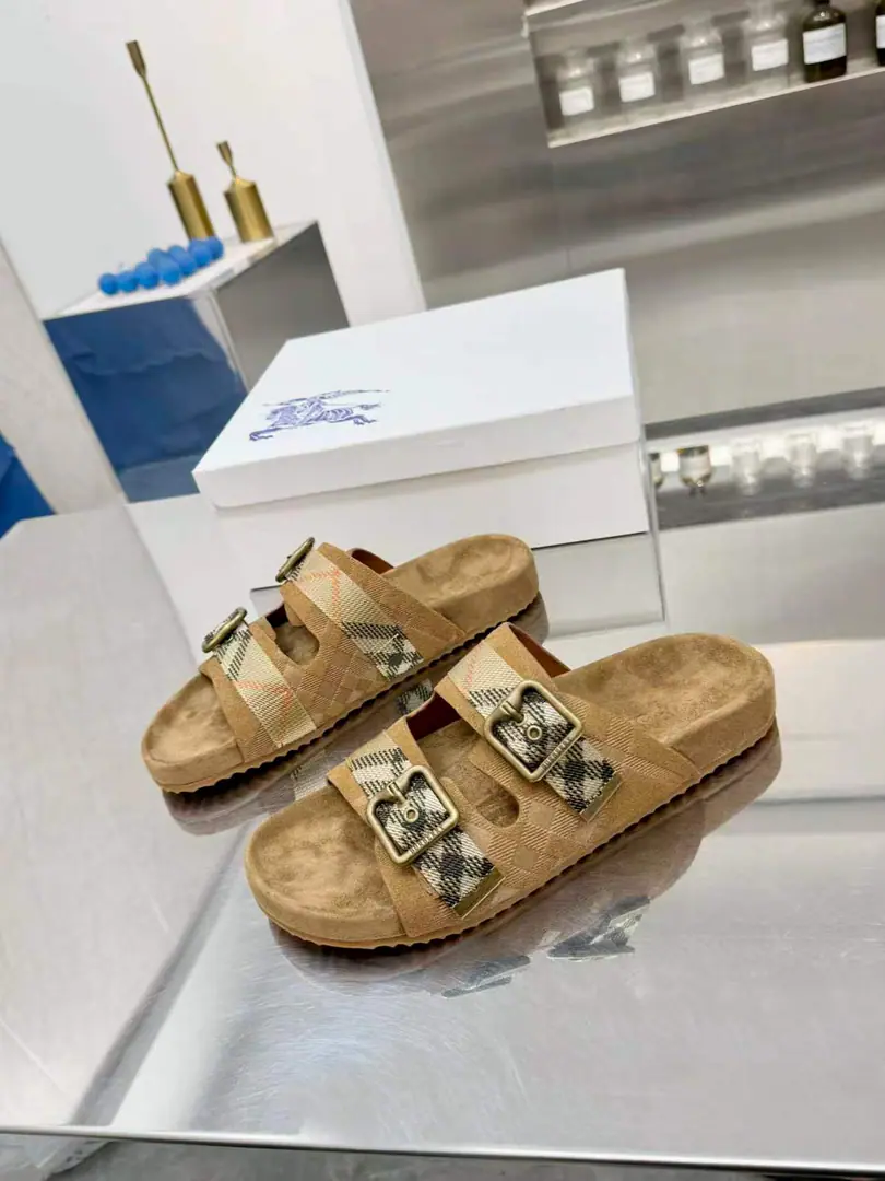 New🌈🌈🌈BurberryBobley's couple loaded a wire and put a bouquet on the slippers.🔥🔥, Recite the purchase board, 🌸🌸🌸The only one who can be a big shot. 🌺🌺 ✅Fabulous.: Cows are counter-feat. ✅Reeb.: In the sheep's skin. 🌸🌸 ✅Otsumi! 🍎🍎✅Colours: Brown., Black, Sand, Grid ✅Codes: 35-45, （35.44.45No re-election.）