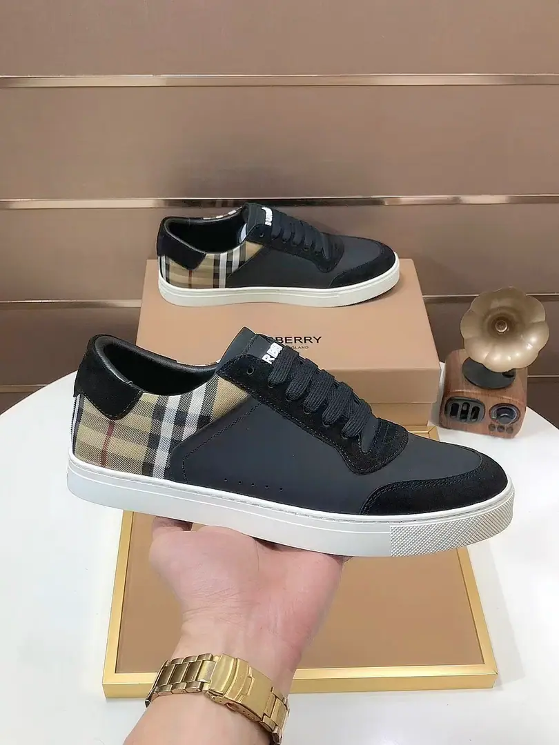 Plant 【burberry- Boboli.】Classic low-band sneakers.｜Imported cattle skin with classic glycerine.｜In the sheep's skin.｜Original Base｜The finest things to wear are comforts. Size: 38-44（45Do it.）