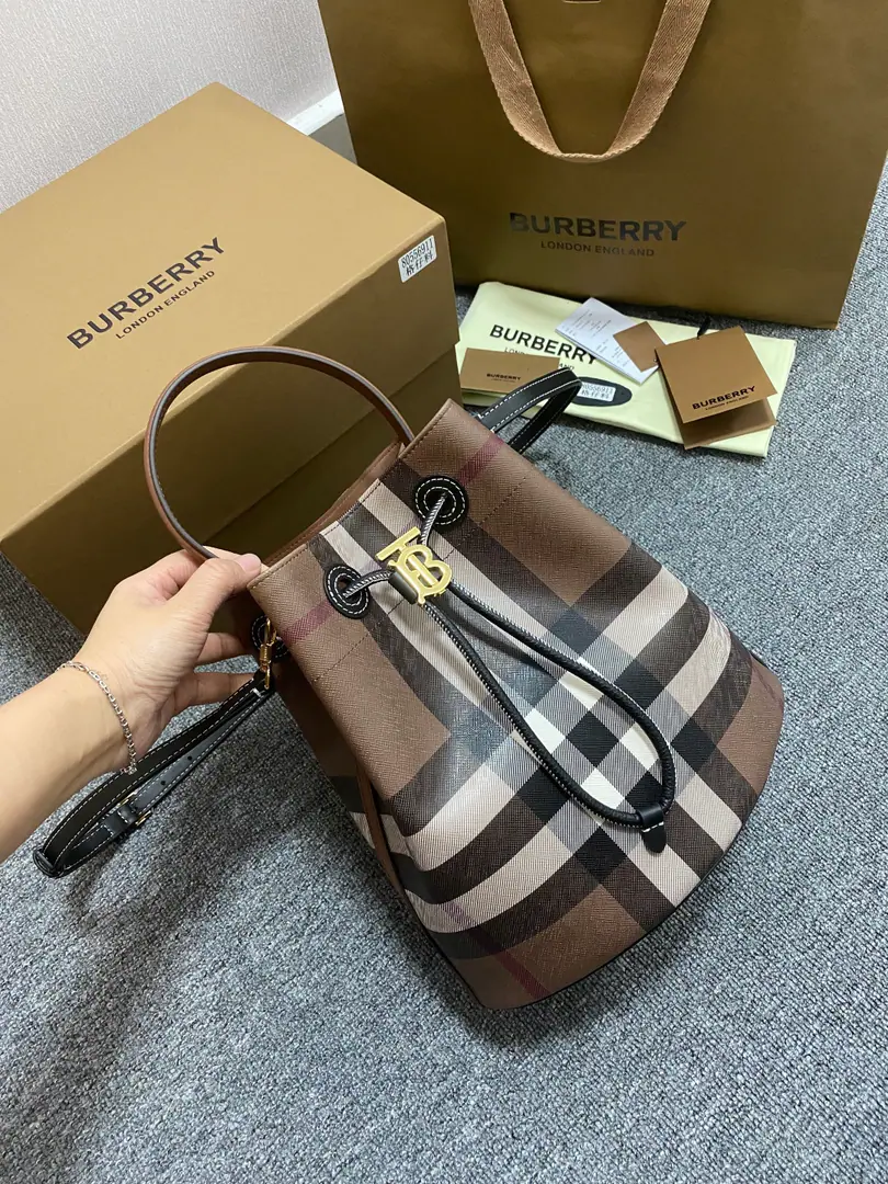 Special level BThe new one on the brown bucket. This new season's brown bucket bag., Use environmentally friendly materials that are easier to manage🌟Light endurance, It's big., - With your shoulder., Highly recommended colour dimensions16x26x26🌟Model6911