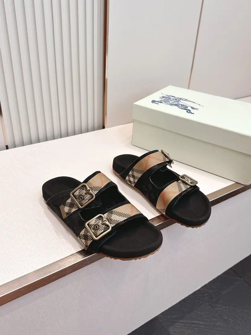 - Boboli.Burberry Classic slippers. It's made of soft anti-featur., It's a work of art in Italy.. I'm putting a lot of pressure on the grid., The soles of the pressurized shoes., It's a top-end logo.. & Make modifiable B Font-button Ring, A symbolic sand with decorated flowers. Burberry Gravity. Fabulous.: Counter-featur./Bullskins. Reeb.: In silk cow. Otsumi!: Rubber bubbles Codes: Female size35/41（35, 41Custom） Men38/45（45Custom）