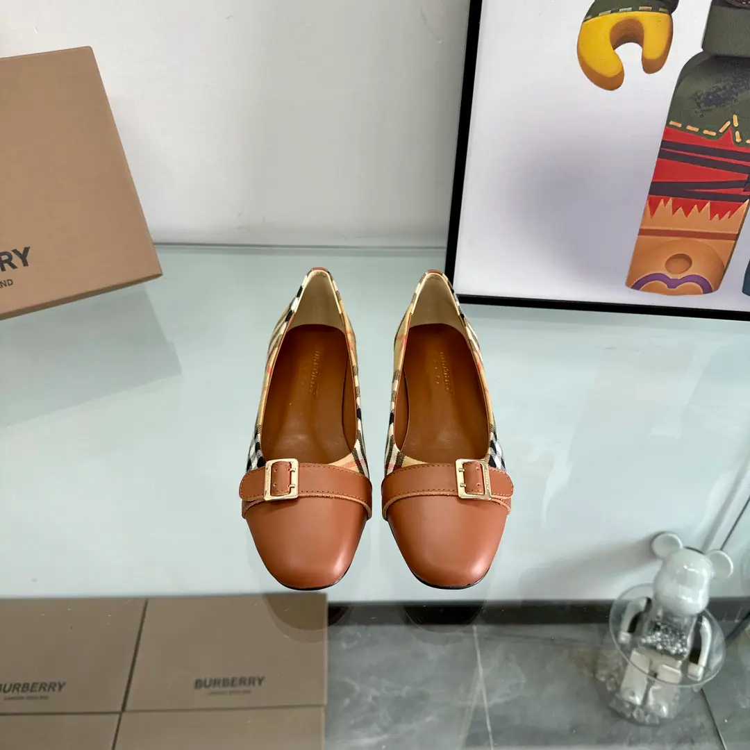 🌈🌈- Boboli.Burberry Classic square-lined shoes. The least chosen shoe of the oldest so far. It looks good on anyone.👏Don't underestimate the cost of the fabric. We use three layers of cloth on our shoes. Single-story cell stripes imported fibre cloths45One. 3The cost of the floors is... One yards to the left.💪It's just to make sure that the shoe line feels strong. Not mutant, The real one is a hardware button. The inside sheep's skin is stomping. 🇮🇹Simulate the skin. Standard Code🌈35-43(35.40.41.42.43No re-election.)