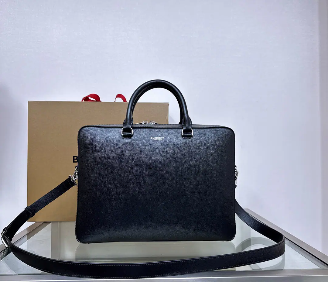 Special level BHome-skinned cattle briefcase, It's brand-new.. It makes a hand-made shape., Or use a detachable strap to make it easier for your shoulder.. 37 x 9 x 27cm🌟Model2651