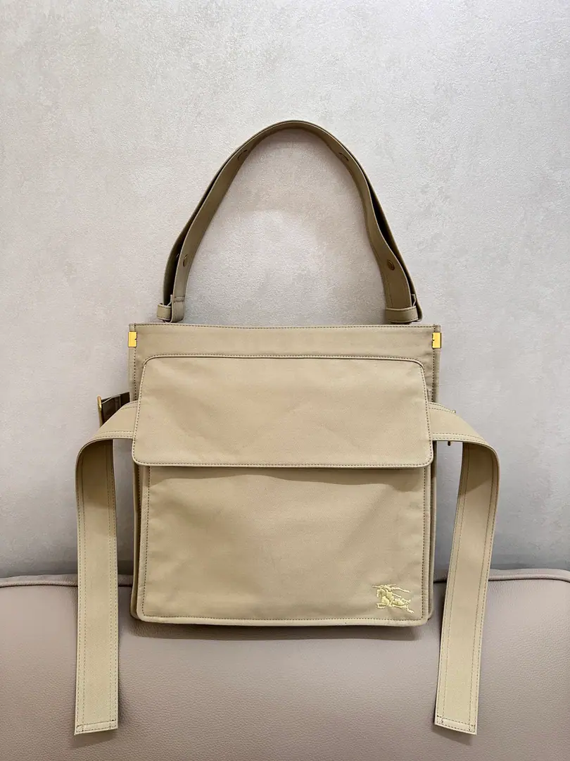 Special level BThe newest windcoat tot bag., General allowance for men and women[Rose.][Rose.][Rose.] Modifiable shoulder belt Open Design B Font-button side shoulder belt 2An external cap pocket., Label bags and plug bags Glossy Metal accessories The front-ended Knight of the Horse.（EKD）Embroidery, Dimensions~40 x 14 x 40cm. Model6251