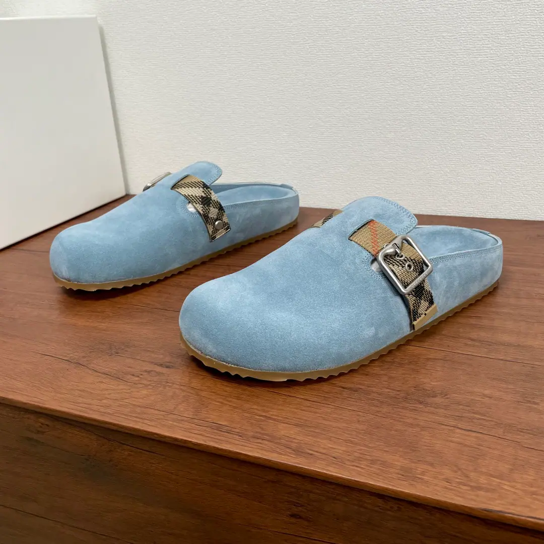 Burberry New man's leather. Urchin Half-drawn This semi-trailer shoe is made of soft, anti-featur and calf skin., & Make modifiable B Font-button Ring, A symbolic sand with decorated flowers. Burberry Gravity. Bottom of a shoe-faced package, The soles of the shoes are matched with the face., Heeling with a tattoo., The top of the surface of the wave-shaped rubber. Burberry Letter logo. Get your feet up there., Fashion leisure！Full packaged dustproof bags！ Codes: 39-40-41-42-43-44 Standard Code（38/45You're not going to be able to buy back.） Half-drawn Olive green.
