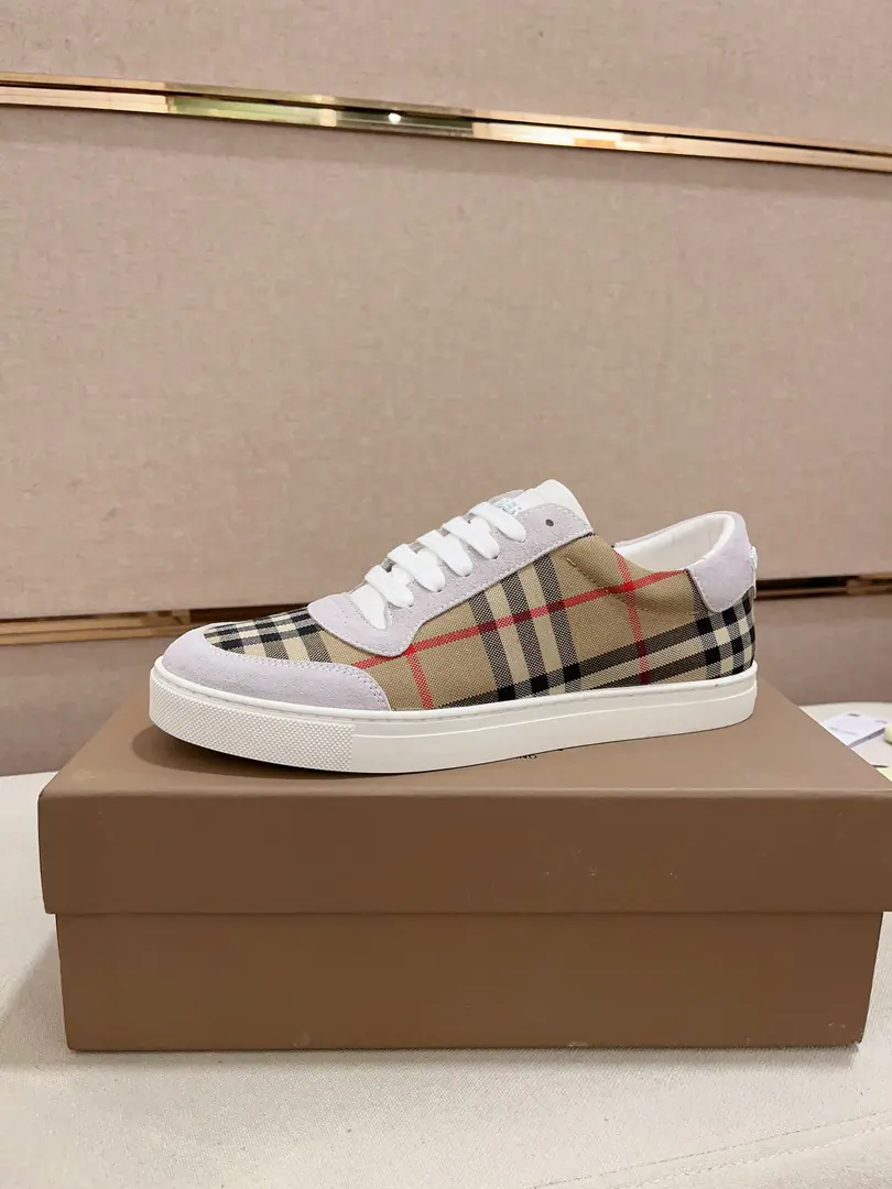 Plant prices: Top Version◾️▫️The new Barbolis' old-school low-ass sneakers., By Vintage The calf's skin is new., Decorating new brand logo. In the top of the cow's skin., Heel. Burberry Letters of the Facing logo, TPUOriginal Base！Codes:38-44. - It's a deal.45