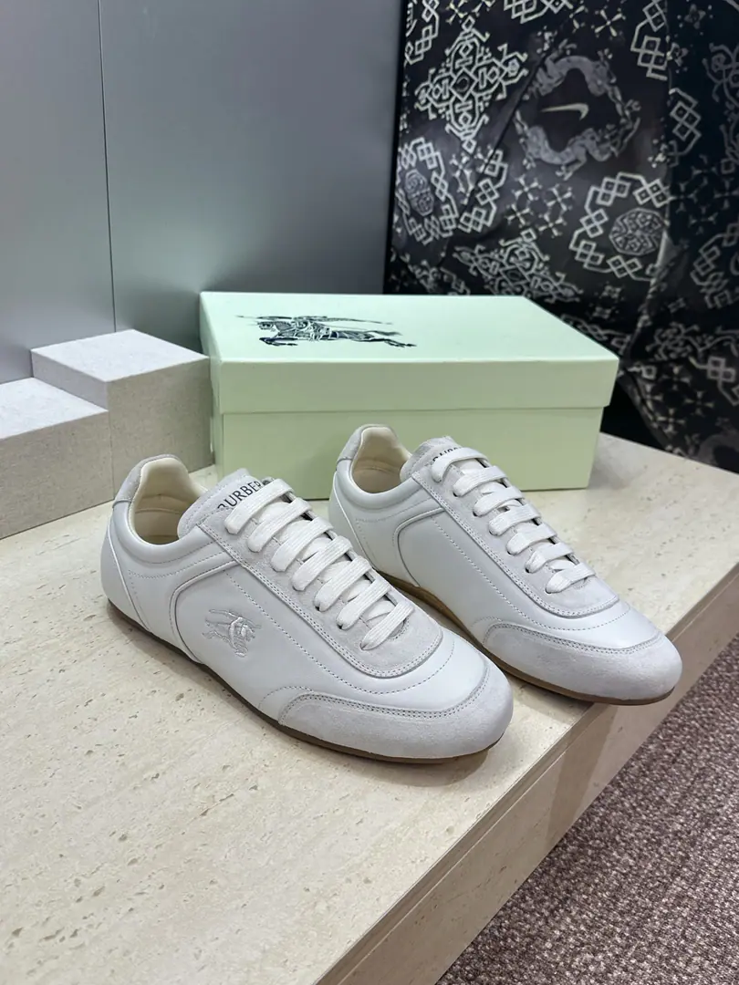 Plant prices Men+10 Burberry Bobley. 2026Spring and summer couple's new money with a leisure fashion and a sports shoe. BHome LetterlogoAcken-shoes with a 3-D embroidered flathead. Material:Shoes are imported into sheep, skin./Importing cow skin+In the skin of the watered cow.+Original OpenTpuOtsumi! Size:Female size35-41(40.41Custom without re-offer) Men39-45(45Custom without re-offer)