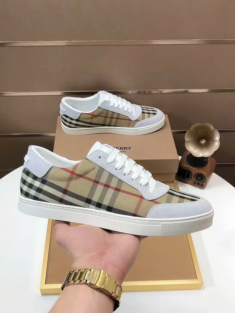 Plant 【burberry- Boboli.】Classic low-band sneakers.｜Imported cattle skin with classic glycerine.｜In the sheep's skin.｜Original Base｜The finest things to wear are comforts. Size: 38-44（45Do it.）