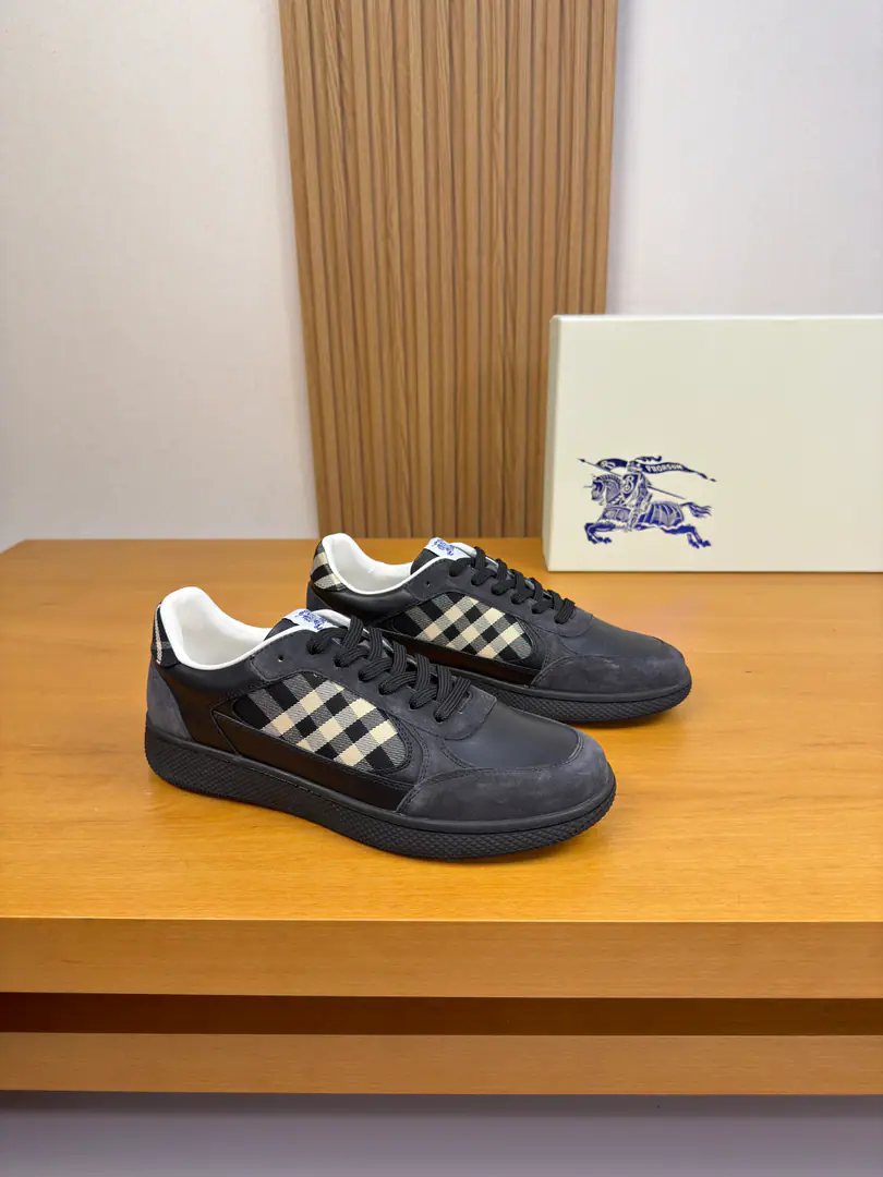 【 BURBERRY】- Boboli. High-end quality Original List·Leisure sports shoes Shoe.: Imports🔝Napa Skin., Anti-feathers., Brand totems., Shoe tongue..- It's a plastic brand.logoCursor Uchi.: Water-tied cow skin. Otsumi!: It's so light.TPRRubber; Double-coloured base Super-high-quality control.·- I'm doing a little work.: Highlight(High-end·- How expensive.·Slot) Size: 38-44（45, Make a reservation.)·BBR0157