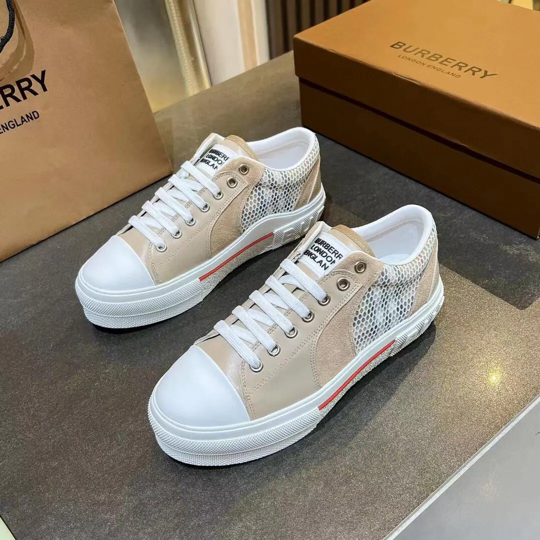 Plant prices Men plus10 🔥🔥🔥BURBERRY🔥🔥🔥Top-level sports shoes, Match House A British cotton-twilighting tailor.. ✅Shoe.: 63%Cowskin., 37%Cotton👍Decoration: %Polyurethane ✅inside: Skins of sheep. ✅Shoes under the sole.: %Polyurethane👍Tie the joint. Heel's got a heel. Burberry Stereo-letter logo ✅Box packing, One-to-one version.🔥🔥🔥 ✅Codes: 35-46（Sold35-45.46）