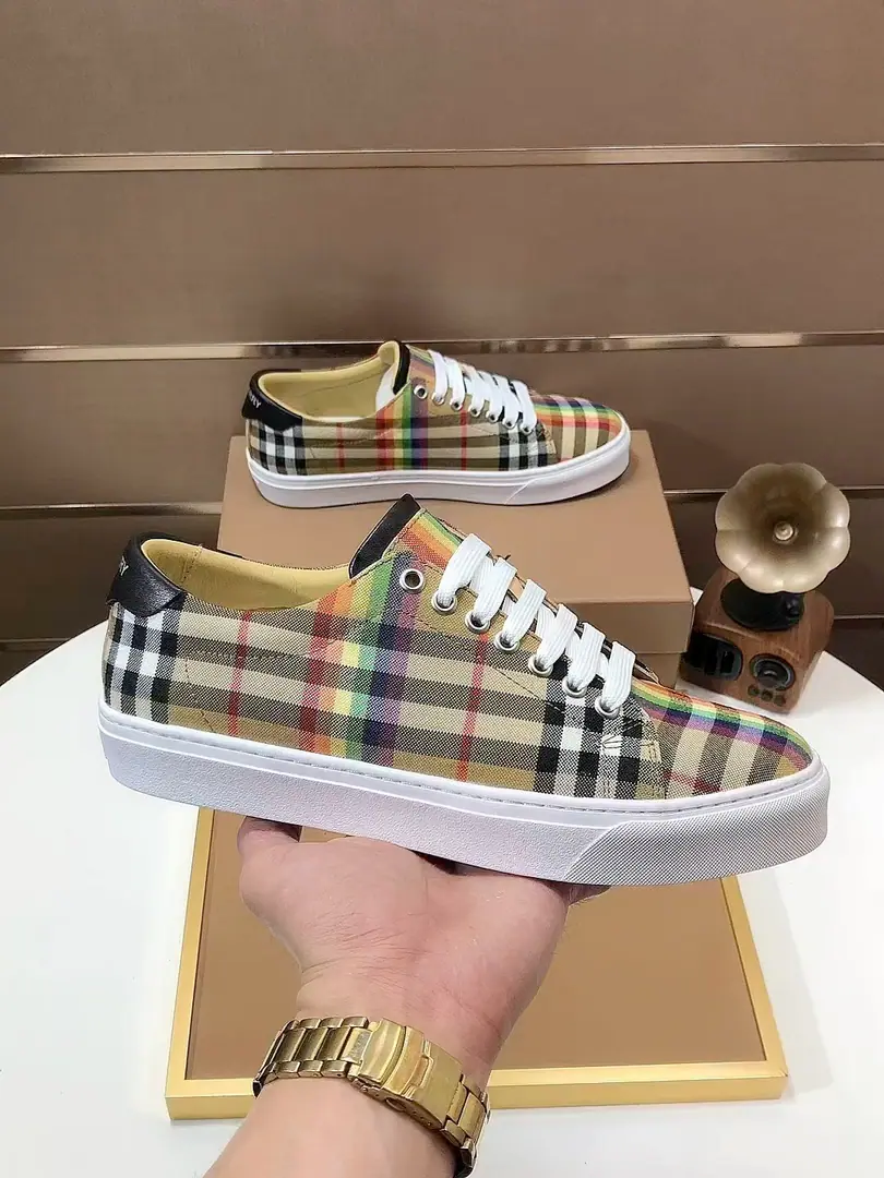 Plant 【burberry- Boboli.】Classic low-band sneakers.｜Imported cattle skin with classic glycerine.｜In the sheep's skin.｜Original Base｜The finest things to wear are comforts. Size: 38-44（45Do it.）