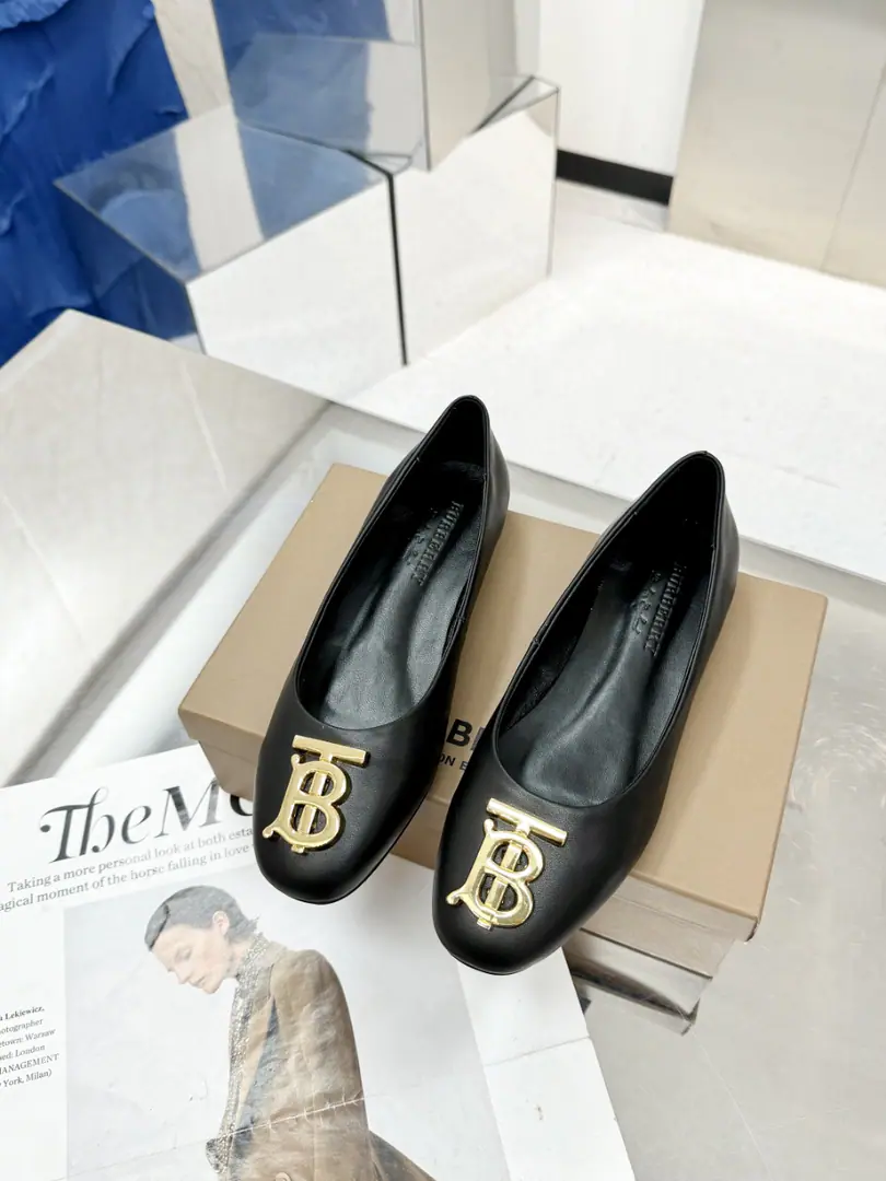 🌈🌈 - Boboli.Burberry Classic square-lined shoes. The least chosen shoe of the oldest so far. It looks good on anyone.👏Don't underestimate the cost of the fabric. We use three layers of cloth on our shoes. Single-story cell stripes imported fibre cloths45One. 3The cost of the floors is... One yards to the left.💪It's just to make sure that the shoe line feels strong. Not mutant, The real one is a hardware button. The inside sheep's skin is stomping. 🇮🇹Simulate the skin. Standard Code🌈35-43(35.40.41.42.43No re-election.)