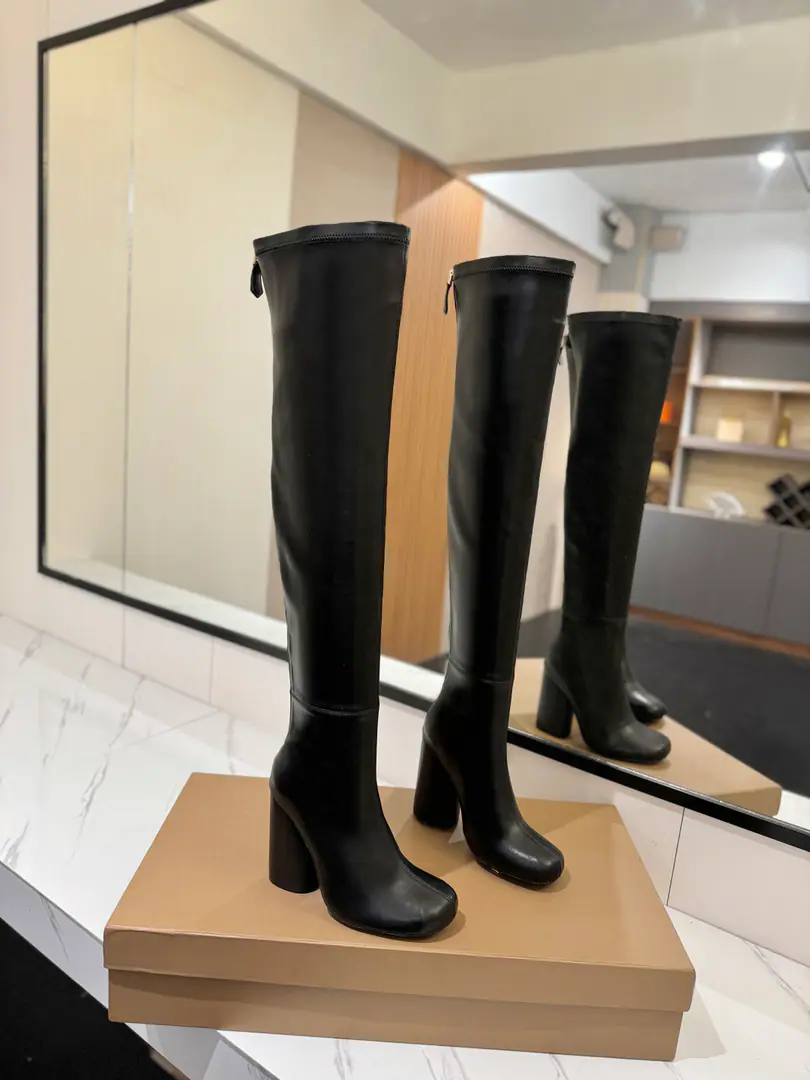 Plant price: 𝘽𝙪𝙧𝙗𝙚𝙧𝙧𝙮𝙮 The exclusive launch of the round-head logo and the stun boots.👢 🎉BURBERRYBobley England.🇬🇧Luxury brands, Original1:1Copy, Close-armed boots., Design round boots with a thick heel., Decoration branding pattern. 🆕🆕🆕 ⚠Boots.: Italy🇮🇹Erasing, ♪ In the inside, you'll have to put your feet on the skin ♪, Italy🇮🇹That's a big one.💞！！！ ✅Fabulous.: Import Italian ballistics ✅Otsumi!: The original is really a big one. ✅He's tall.: 𝟏𝟎.𝟓𝙘𝙢 ✅- A bag.: The ancient classics of the leather bag and... ✅Codes: 𝟑𝟒-𝟒𝟏（𝟑𝟒.𝟒𝟎.𝟒𝟏Do it.） ✅Humming: 𝟓𝟖𝙘𝙢 ✅Boots.: 𝟑𝟕𝙘𝙢
