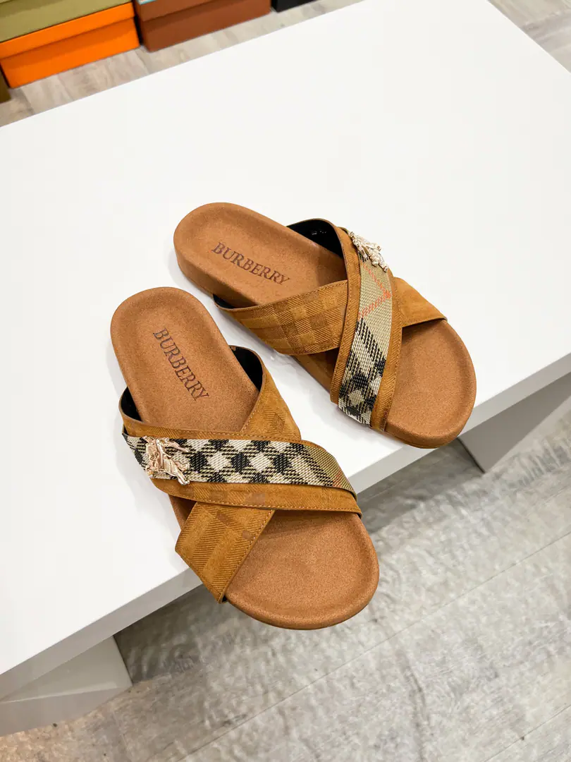 BurberrBobo.UrchinSeries Gravity Thick Shoes. UrchinShoes. It's made of soft, anti-feather leather., Made in Italian craftsmen.. I'm putting a lot of pressure on the grid., The branded logo for the bottom of the stamped shoe.. & Make modifiable B Font-button Ring, It's decorated and swirled. Burberr Gravity, In a symbolic sammy. Send a cabinet for fine packaging🛍📦 ▪️Fabulous.: Original customized head-level cattle skin ▪️Uchi.: Imports of soft sheep skins ▪️Shoes under the sole.: Original Open-Screen Double ColourTPUMaterial ▪️Bottom: 2CM ▪️Size: Men39-44（Custom45