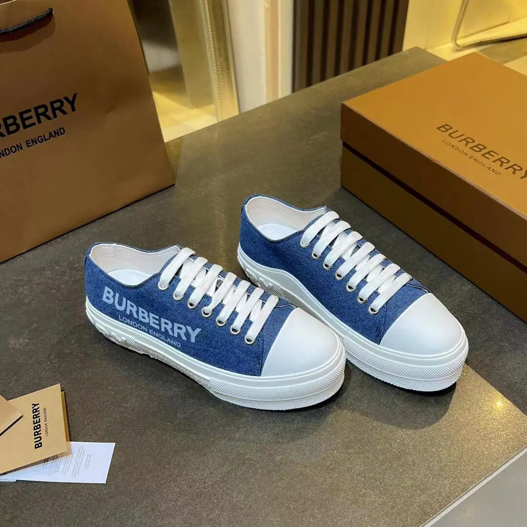 Plant prices Men plus10 🔥🔥🔥BURBERRY🔥🔥🔥Top-level sports shoes, Match House A British cotton-twilighting tailor.. ✅Shoe.: 63%Cowskin., 37%Cotton👍Decoration: %Polyurethane ✅inside: Skins of sheep. ✅Shoes under the sole.: %Polyurethane👍Tie the joint. Heel's got a heel. Burberry Stereo-letter logo ✅Box packing, One-to-one version.🔥🔥🔥 ✅Codes: 35-46（Sold35-45.46）