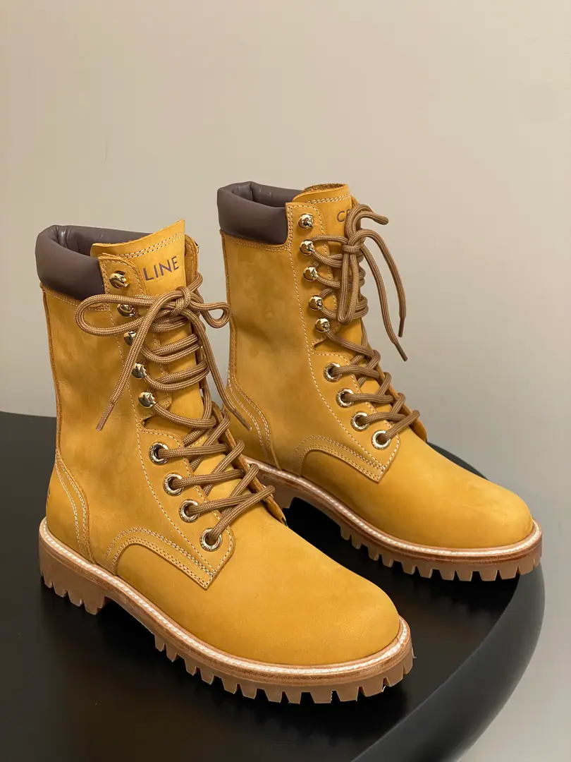 Female/Men 🏧𝗖𝗘𝗟𝗜𝗡𝗘/The latest relic couple money from Céline.👫LeFoo shoes, thick and leisure shoes. The Red Bang is coming.！The big reds are the first to experience., CelineRedinsThe Herb-breeding God., It's a very retrograde wind., The aerobics are perfect., Design style is very new., It's very high-class and very comfortable..Single-time！ The fabric is swirling with the skin of a silhouette. The insides are very good at importing cattle and skin. The original combination is really a big bottom. He's tall.3.5cm Female size35-42 [40.41.42Do it.] Men40-46 [45.46Do it.]