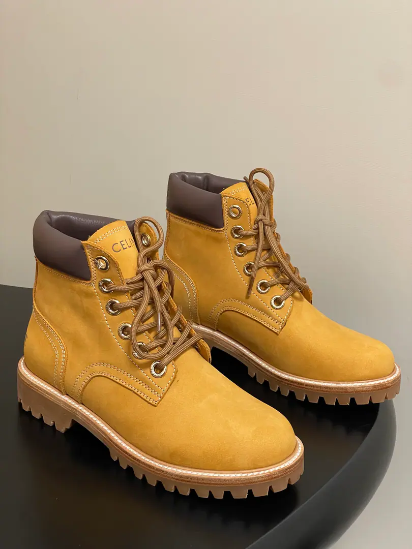 Female/Men 🏧𝗖𝗘𝗟𝗜𝗡𝗘/The latest relic couple money from Céline.👫LeFoo shoes, thick and leisure shoes. The Red Bang is coming.！The big reds are the first to experience., CelineRedinsThe Herb-breeding God., It's a very retrograde wind., The aerobics are perfect., Design style is very new., It's very high-class and very comfortable..Single-time！ The fabric is swirling with the skin of a silhouette. The insides are very good at importing cattle and skin. The original combination is really a big bottom. He's tall.3.5cm Female size35-42 [40.41.42Do it.] Men40-46 [45.46Do it.]