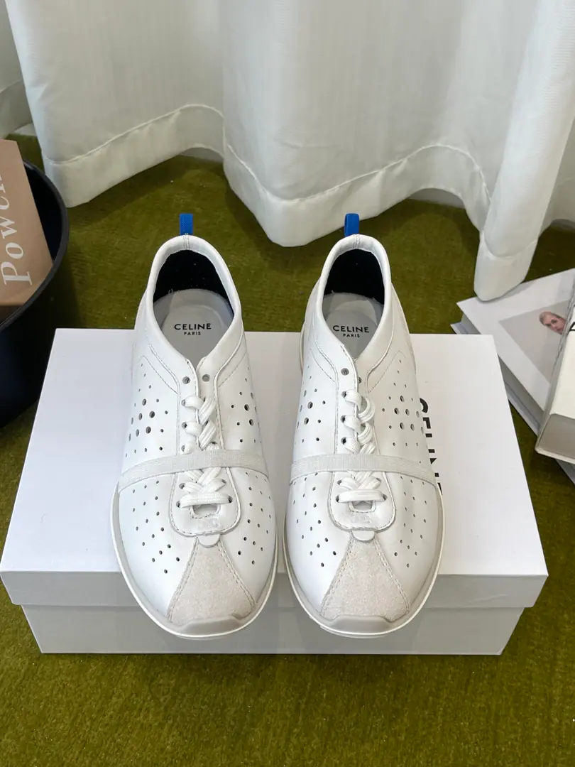 Celine Céline. 26ssSummer's new retro-shoes. Leisure shoes. Full of French regeneratives. It's extremely inclusive., With jeans and lazyness. With a dress and a nice air. It's a good time to travel. It's easy to create a high-quality compost. The classic retrotype is not always obsolete. It's a good French mood to be a little bit more comfortable with sex. Shoe-faced sheep's skin. The inside sheep. TPUOtsumi! Codes: 35-40（40Do it.）