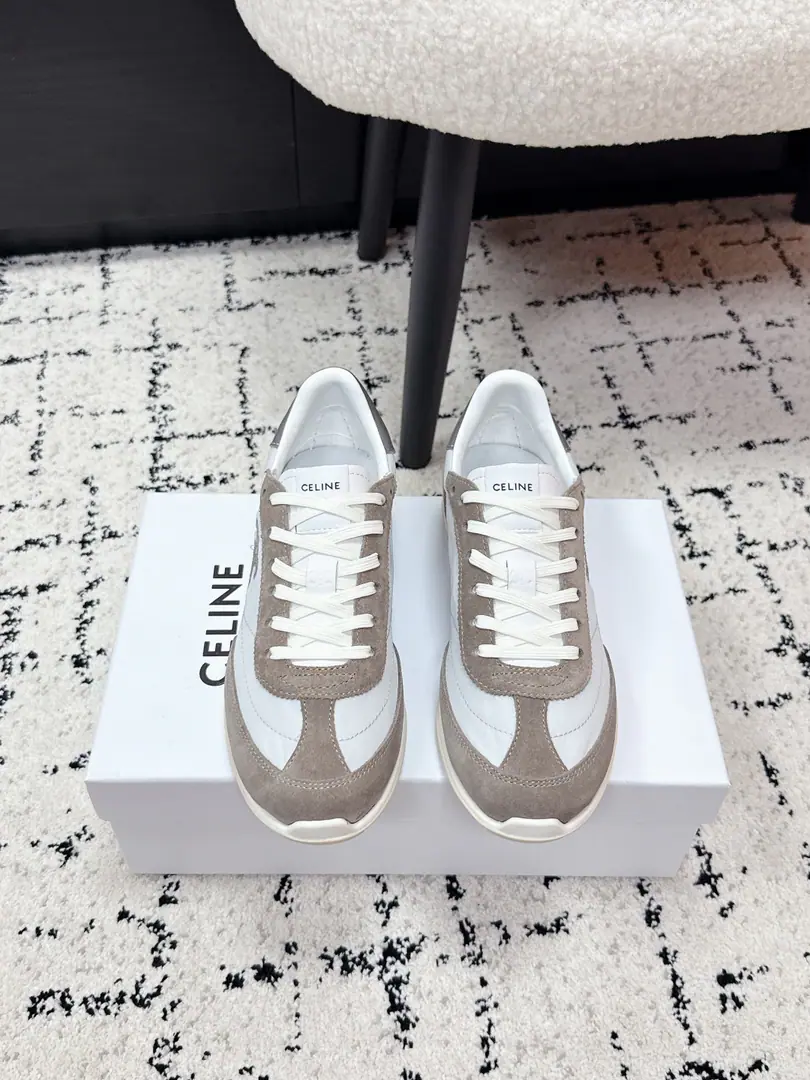 CELINESlim. 26/ LatestRacerSeries Gump! Sports Leisure shoes. The superstar fashion masters grow grass. The classic design of the Agan Shoes never dated. It's cool and it's all about sports. Or is it a daily walk-out?, It's perfect for the match., It's easy to raise the quality of the whole thing. And these shoes are very well designed., I'm not tired of walking., Spring and summer are very breathy., Not sweaty. Whatever you're doing, go shopping., Travel or sport?, It's gonna be your best match.. ✔️Shoe.: High-swipe-black cow skins with aircloths. ✔️Uchi.: In the sheep's skin. ✔️Otsumi!: Original private model ✔️Size: #35-41(40.41I'll make sure I don't change it.)