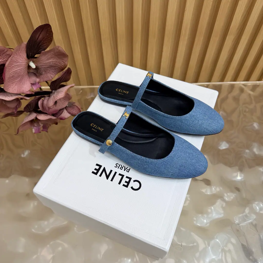 2026The new Mary of Spring and Summer is half-drawn. CelineSpring and summer swing door fashion shoes. LeFlell Shoes. Nice and low-profile. The upper foot is really thin and beautiful. CA home-specific connoisseur.logo I can see it. ✔Shoe.: Original cow skin ✔Uchi./Foot.: Use top-level hybrid sheep skin. ✔Italy🇮🇹That's a big one. ✔He's tall.: Floor ✔Size: 35-41（40, 41, 42Custom）