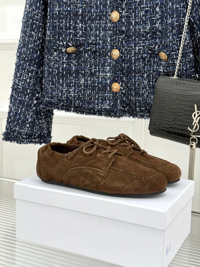 🏧𝗖𝗘𝗟𝗜𝗡𝗘The new Celebrity. Straps, little shoes. Top Quality Spring and fall shoe cabinets must be set up with a hundred dollars. Facework customized leather with original The inside feet are all sheep's skin. Original-based custom-made rubber base size: 35-39（40Custom）