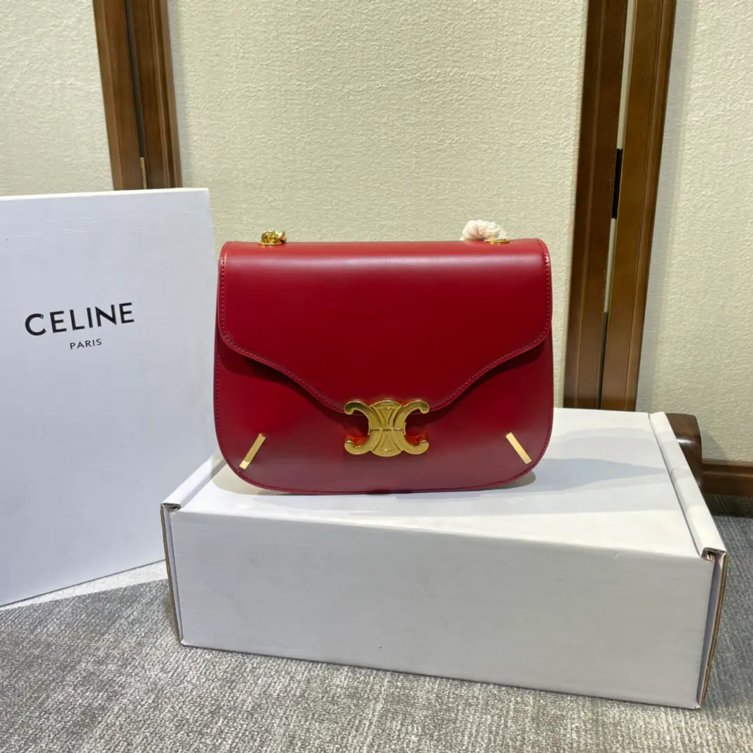 New items online.🅰️🅰️ CENew SuperA♪ Show me the chain of the gyrogates square～This is the queen's bag., The full design is very beautiful.. The chain of gyrogate metals are all marked by the aerodrome queen., I think the little sister who loves chains can run away with the armpit under the Triumph Gate.‼️ Match: A suit with a dress and a gash.🈵️ Capacity: Work., You're going out of town. Paragraph: 199273 Red Dimensions: 24.5-17-4