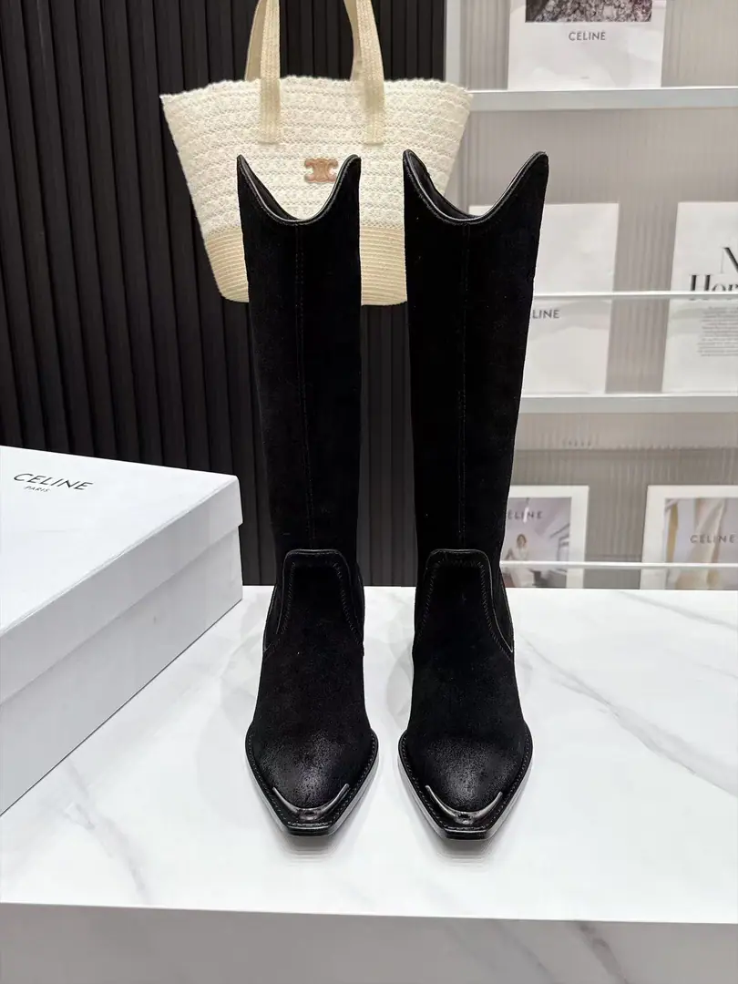 CELINESlim's cabinet is a new fashion boot., The show is a fashion master. The early autumn force pushes the single.！Retro-O-American. We'll have to get a list of the bomb. ✔️The Triad Gate.logoDot Very high-end, very high-quality. Four seasons of boots., Shoe.: Customize cattle skins using original, Into the inside, in the silk cow hide., Otsumi!: Italian imports are thick and thick., He's tall.:4.5cm, Size:35-41（41It's a deal or no.）