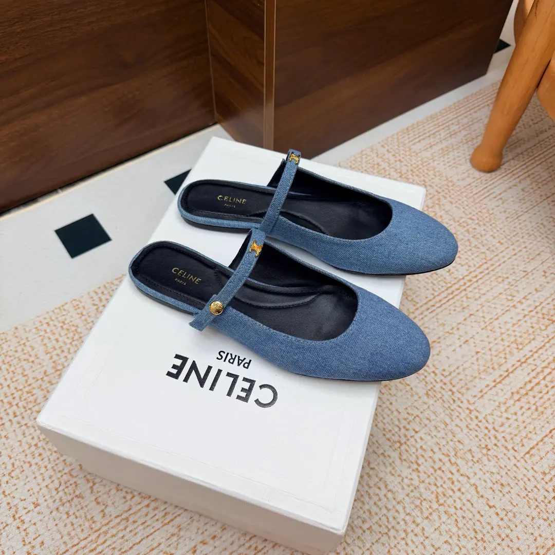 2026The new Mary of Spring and Summer is half-drawn. CelineSpring and summer swing door fashion shoes. LeFlell Shoes. Nice and low-profile. The upper foot is really thin and beautiful. CA home-specific connoisseur.logo I can see it. ✔Shoe.: Original cow skin ✔Uchi./Foot.: Use top-level hybrid sheep skin. ✔Italy🇮🇹That's a big one. ✔He's tall.: Floor ✔Size: 35-41（40, 41, 42Custom）