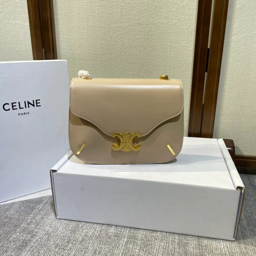 New items online.🅰️🅰️ CENew SuperA♪ Show me the chain of the gyrogates square～This is the queen's bag., The full design is very beautiful.. The chain of gyrogate metals are all marked by the aerodrome queen., I think the little sister who loves chains can run away with the armpit under the Triumph Gate.‼️ Match: A suit with a dress and a gash.🈵️ Capacity: Work., You're going out of town. Paragraph: 199273 Naked powder. Dimensions: 24.5-17-4