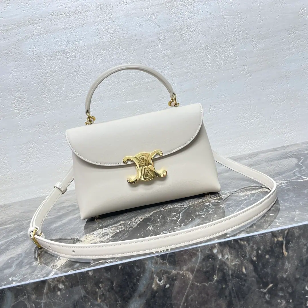 TEEN NINOFresh out of the bag. New members of the bag: TEEN NINO Dimensions: 20.5x13 x8cm But the handy., ♪ Shoulder ♪ Slash Blank decomposition shoulder belt Shortest length45cm, Maximum length54cm The contents of the sheep's skin inside. Model:118113
