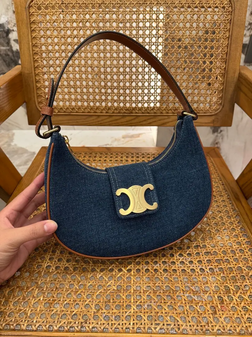. New cowboy on line.～ AvaPut the armpit in your bag.+The Golden Gate symbol. The ancient arts with the high-flavored style are truly superb.nice！ The armpits are a bit of a cute and handsome thing. Fine and atmospheric. Dimensions: 23-13.5-6cm