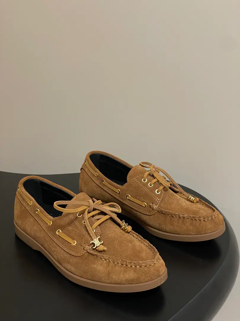 🏧𝗖𝗘𝗟𝗜𝗡𝗘/Céline.BateauSeries The retro-boat shoe chain with a flat-line Loafford shoe. Bullskins./High-swilight cow reflux. Use sheep's skin inside the foot. Original OpenTPURubber Bottom Size35-41 [40.41Do it.]
