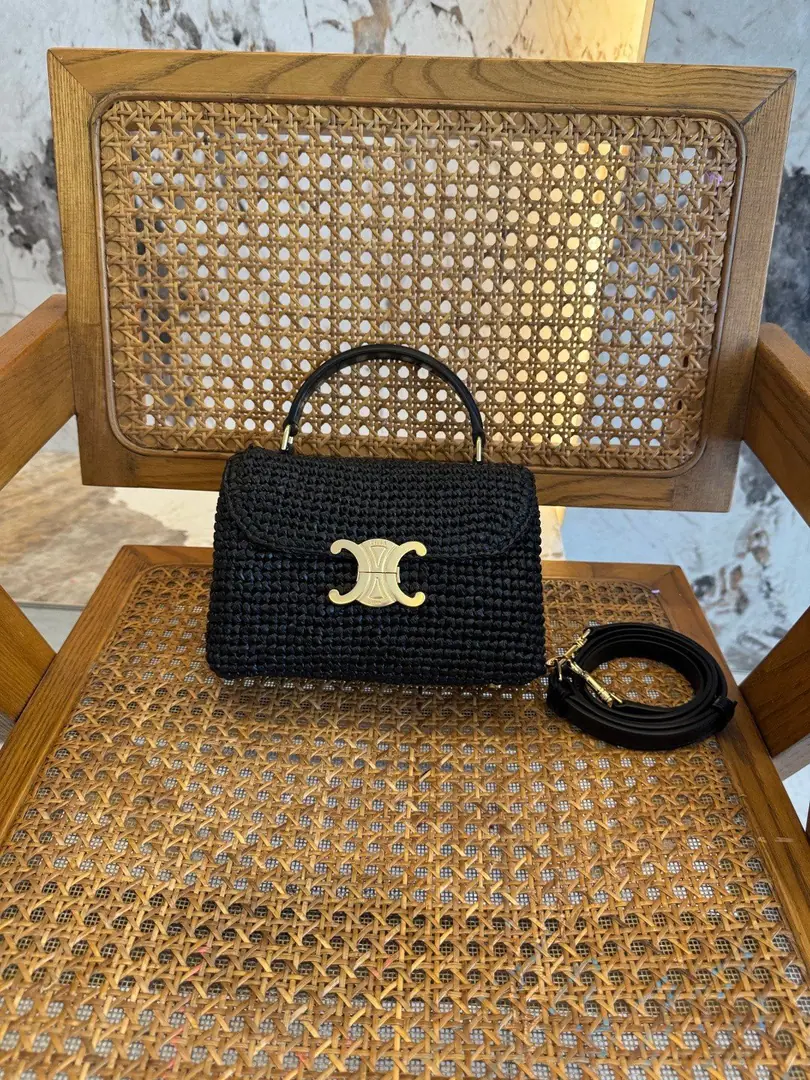 TEEN NINOHandbag. New Product Information 8.1 X 5.1 X 3.1Inches（20.5 X 13 X 8centimetres） Plant materials, The cattle leather bag. In the leather line. Gold-faced. Handheld, ♪ Shoulder and slash ♪ 2Main partition. 2A flat pocket on the inside. 1A central zipper bag inside. - Help me., Length2.95Inches（7.5centimetres） 1Dismantled and modifiable sundries, Minimum length17.7Inches（45centimetres）, Maximum length21Inches（54centimetres）