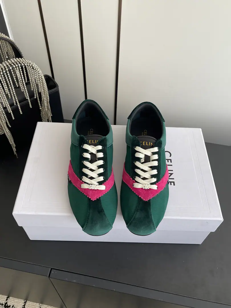 🏧𝗖𝗘𝗟𝗜𝗡𝗘The Celebrity Springs and Summers. - Tetsu. FLATDesigned from the ballet shoes. Unique combination of color and material It's a resonance. The shoe has a face.VFont Spelling Design Shoes belts with a door to wash the swing door.logo Even though the sneakers are flat-ground structures, ♪ Through soft rubber outside ♪ Still a little comfortable and light. Sluice-coated fabrics on the shoe face The original model of the rubber floor. Codes: 35-41 [40.41Do it.]