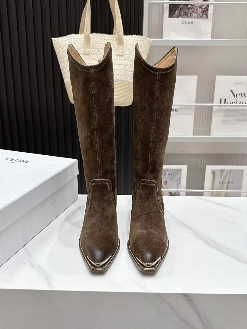 CELINESlim's cabinet is a new fashion boot., The show is a fashion master. The early autumn force pushes the single.！Retro-O-American. We'll have to get a list of the bomb. ✔️The Triad Gate.logoDot Very high-end, very high-quality. Four seasons of boots., Shoe.: Customize cattle skins using original, Into the inside, in the silk cow hide., Otsumi!: Italian imports are thick and thick., He's tall.:4.5cm, Size:35-41（41It's a deal or no.）