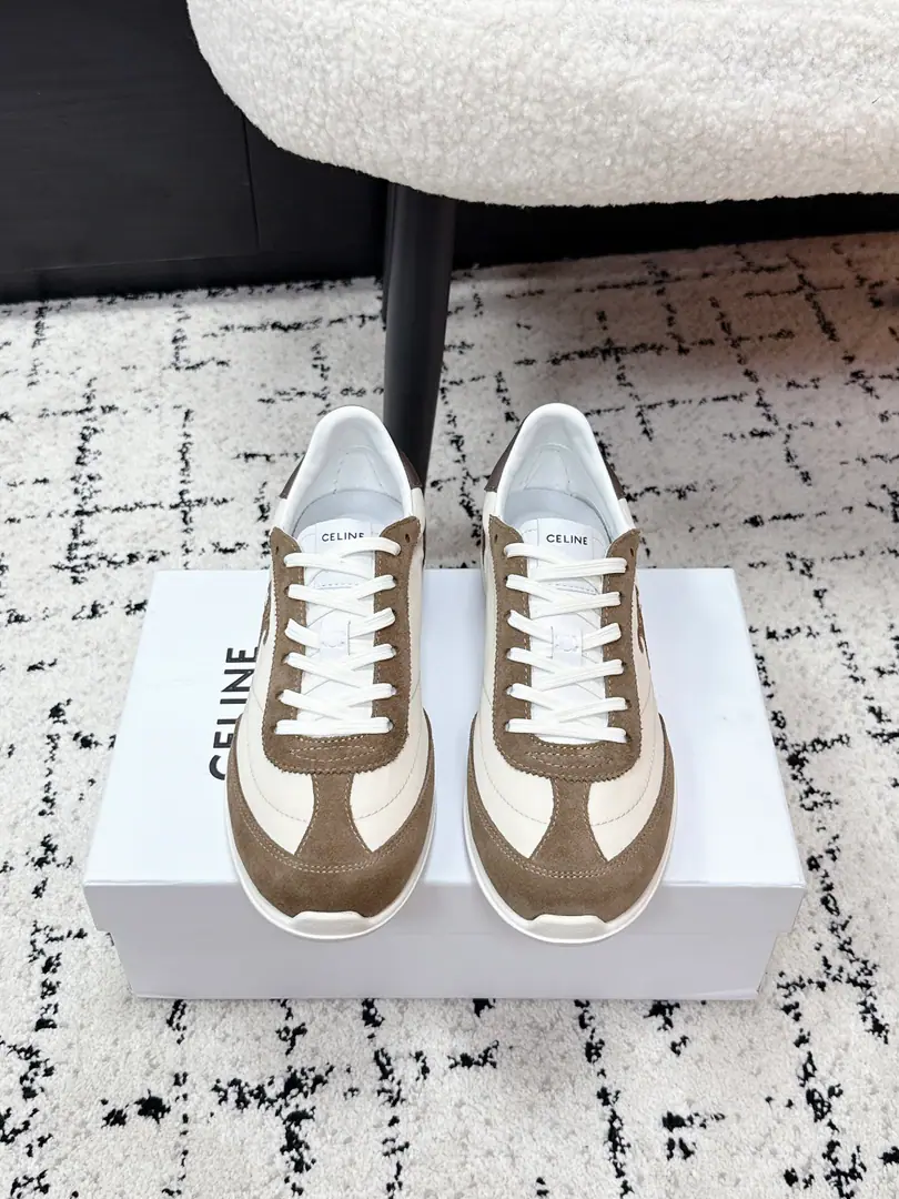 CELINESlim. 26/ LatestRacerSeries Gump! Sports Leisure shoes. The superstar fashion masters grow grass. The classic design of the Agan Shoes never dated. It's cool and it's all about sports. Or is it a daily walk-out?, It's perfect for the match., It's easy to raise the quality of the whole thing. And these shoes are very well designed., I'm not tired of walking., Spring and summer are very breathy., Not sweaty. Whatever you're doing, go shopping., Travel or sport?, It's gonna be your best match.. ✔️Shoe.: High-swipe-black cow skins with aircloths. ✔️Uchi.: In the sheep's skin. ✔️Otsumi!: Original private model ✔️Size: #35-41(40.41I'll make sure I don't change it.)