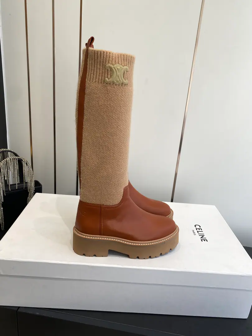🏧𝗖𝗘𝗟𝗜𝗡𝗘Céline. Autumn and winter new knitted boots., lisaThe same pair of boots that were so thick and English socks and socks.！ The shoes use calf skin.+Importing needles I'll put my feet in the back. 3.5cmI'm gonna raise the soles. The original skin is a rubber combination. Codes: 35-41 [40.41Make a reservation.]