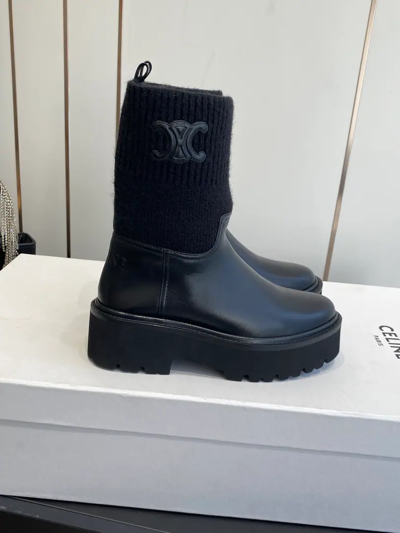🏧𝗖𝗘𝗟𝗜𝗡𝗘Céline. Autumn and winter new knitted knitted boots., lisaThe same pair of boots that were so thick and English socks and socks.！ The shoes use calf skin.+Importing needles I'll put my feet in the back. 3.5cmI'm gonna raise the soles. The original skin is a rubber combination. Codes: 35-41 [40.41Make a reservation.]