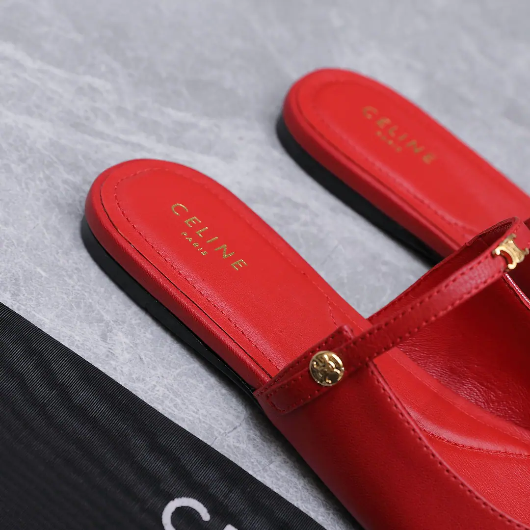 Celine/Céline.26WFNew Pony-Royman Mary Jane. When the lazy tunes of the left bank of Paris collid with the sexual tide The shoe body soul is a symbol of the symbolic triumphant door. The line is sharp and the Paris roundabout is in a state of arguably indignity. Clear and uncool. It's all in the same shape as the shoe. Every detail is hidden.CELINEThe end of the century. This symbol was never a show-off label. It's a silent declaration of the female independence of the modern age. "...to write about the grace and self-respect of the present-day woman." Let every step become a gentle encounter of French romance.. The fabric is custom-made for cattle skin., Cowboy. The inside feet are all sheep's skin. Italian imports are so thick. size: 35-39（40/41/42Custom）