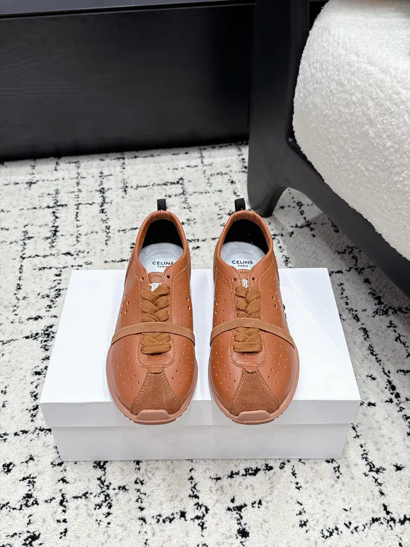 CELINE 26/Autumn NewRacerSeries Gumps. Flat leisure shoes. The superstar fashion masters grow grass. The classic design of the Agan Shoes never dated. It's cool and it's all about sports. Or is it a daily walk-out?, It's perfect for the match., It's easy to raise the quality of the whole thing. And these shoes are very well designed., I'm not tired of walking., Spring and summer are very breathy., Not sweaty. Whatever you're doing, go shopping., Travel or sport?, It's gonna be your best match. ✔️Shoe.: Bullskins. ✔️Uchi.: Lamb skin. ✔️Otsumi!: OriginaltpuCustomize bottom ✔️Size: 35-41（40.41Make a reservation.）