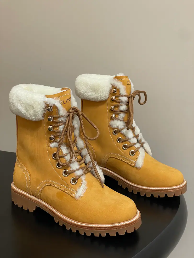 Female/Men 🏧𝗖𝗘𝗟𝗜𝗡𝗘/The latest relic couple money from Céline.👫LeFoo shoes, thick and leisure shoes. The Red Bang is coming.！The big reds are the first to experience., CelineRedinsThe Herb-breeding God., It's a very retrograde wind., The aerobics are perfect., Design style is very new., It's very high-class and very comfortable..Single-time！ The fabric is swirling with the skin of a silhouette. Import wool from inside. The original rubber combination is the bottom of the skin. He's tall.3.5cm Female size35-42 [40.41.42Do it.] Men40-46 [45.46Do it.]