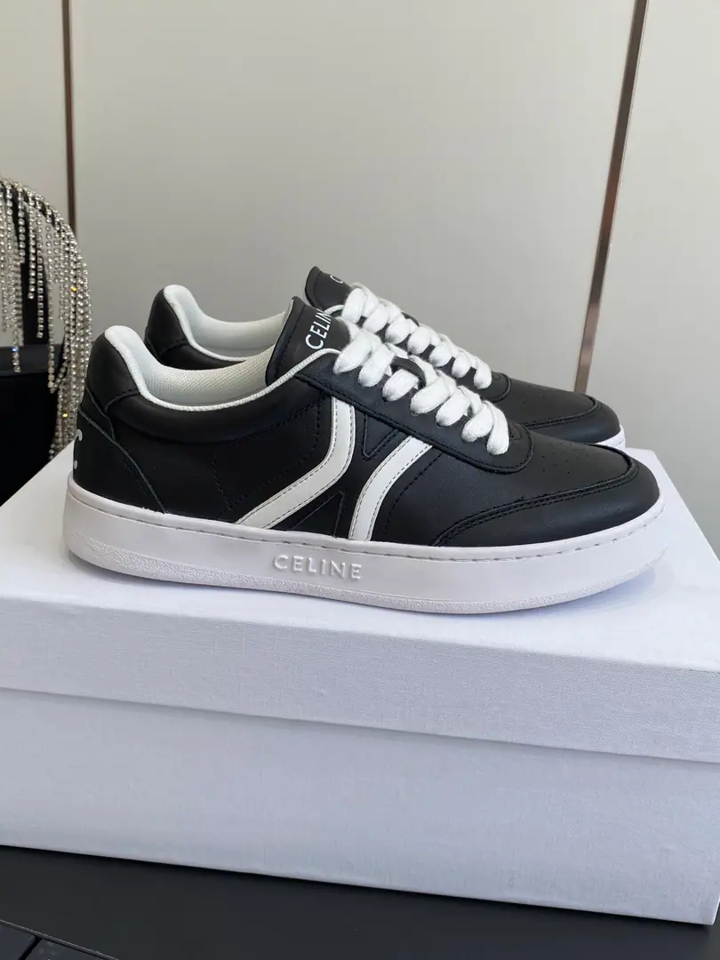 🏧𝗖𝗘𝗟𝗜𝗡𝗘Top Quality Céline's new logo is wearing leisure sneakers. Skins for the shoe face. The original comfort net is in the inside. Original1:1Shade it.tpuOtsumi! Size35-40 [40.41Do it.]