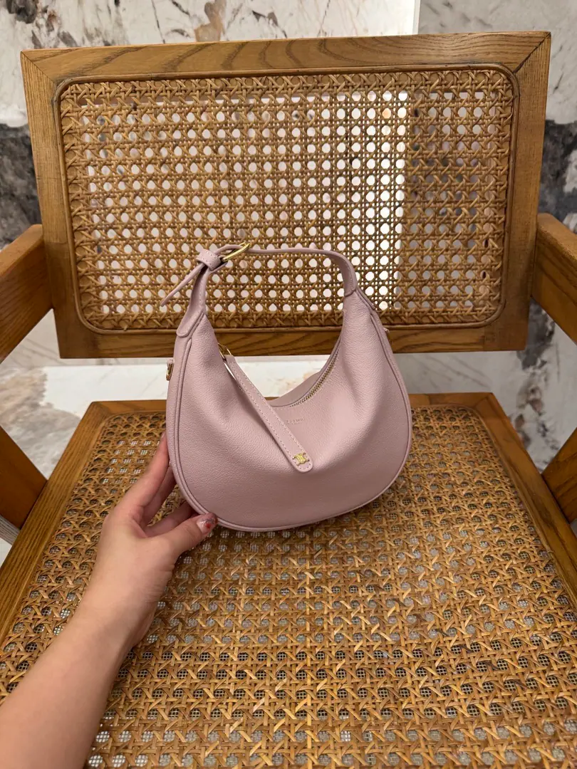 TEEN LULUSoft-pumped leather handbags. Product Information But the handy., ♪ Shoulder and slash ♪ The type of paragraph may be fittedPLUSWaiting for a bigger smartphone. 8.3 X 9.4 X 2Inches（21 X 24 X 5centimetres） Cow leather. The velvet-faced liner. Gold-faced. - We're going to pull the chain. 1Main partition. Regable., Length4.72Inches（12centimetres） Adjustable and disassembly sundial belts, Minimum length20Inches（51centimetres）, Maximum length24Inches（60centimetres）