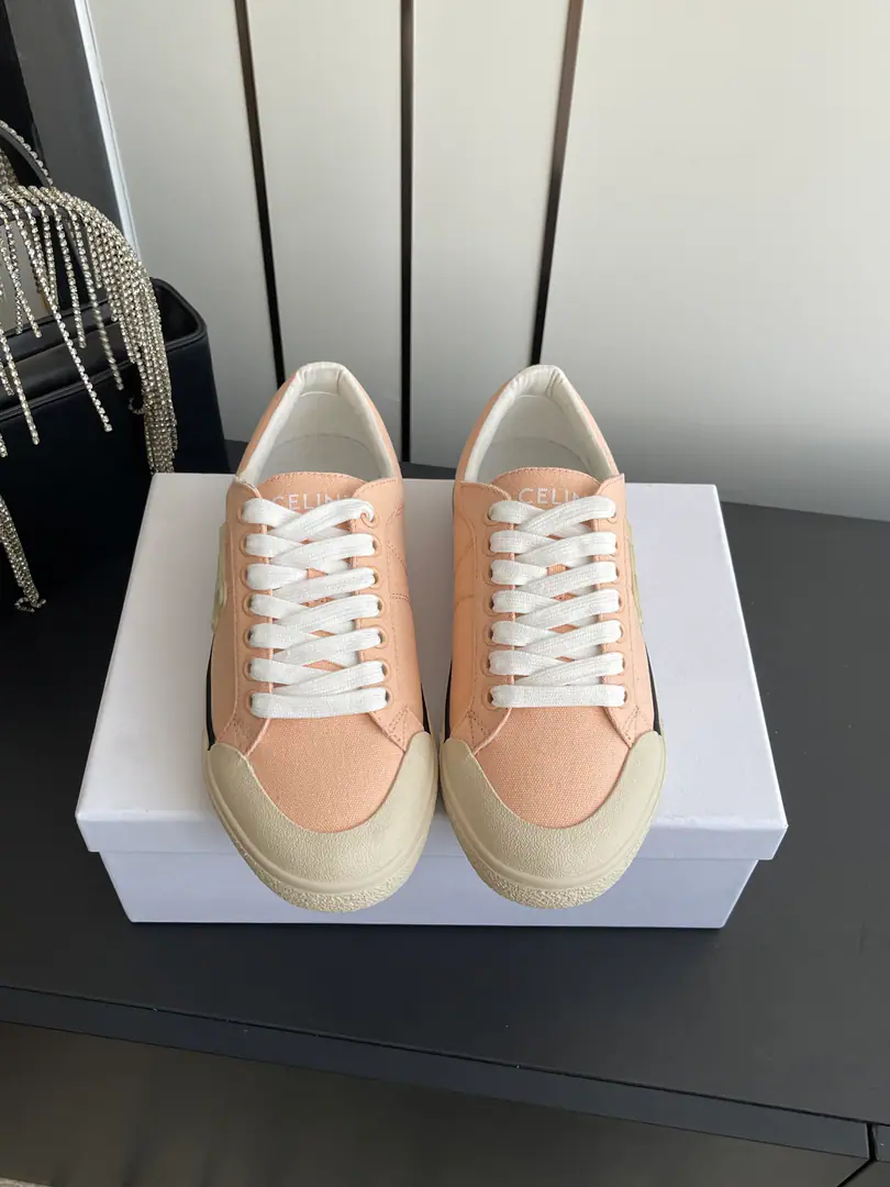 🏧𝗖𝗘𝗟𝗜𝗡𝗘 The Celebrity Springs and Summers. The swing door canvass. Wearing a hundred flat shoes. The classic canvass are made of rice and white., The lines are clean., Footer side marking logo The embroidery is very low profile., Black & White/Black powder./Gray/CHOI Ching, It's all about the most unorthodox color system., It's a daily commuter or a weekend date., You can make one of those.“A sense of excellence that's not too hard.”. Black and White Classic, The gray blue is cold., Black pink sweet, All five colors.！The daily commute is over-indusive., The more it's smelling, the more it's going through., It's really the most worthy of this year's leisure shoes.. Shoe.: 3DEmbraceLOGOHighlighting/Air-bull. Inside the foot.: Lamb skin./Customize airnet sheets Shoes under the sole.: Original OpenTPURubber Bottom Codes: 35-39（40.41Make a reservation.）