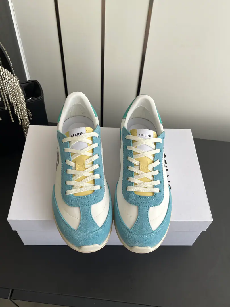 🏧𝗖𝗘𝗟𝗜𝗡𝗘Céline. New paragraph Top The logo is wearing a gwan's shoes and a white shoe.. The shoe face is imported with a head-decked cow. The sheep's skin is in the ground. The original is a model of the past. Size35-41 [40.41Make a reservation.]