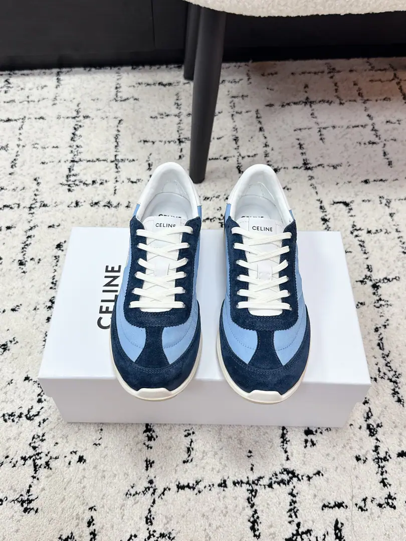 CELINESlim. 26/ LatestRacerSeries Gump! Sports Leisure shoes. The superstar fashion masters grow grass. The classic design of the Agan Shoes never dated. It's cool and it's all about sports. Or is it a daily walk-out?, It's perfect for the match., It's easy to raise the quality of the whole thing. And these shoes are very well designed., I'm not tired of walking., Spring and summer are very breathy., Not sweaty. Whatever you're doing, go shopping., Travel or sport?, It's gonna be your best match.. ✔️Shoe.: High-swipe-black cow skins with aircloths. ✔️Uchi.: In the sheep's skin. ✔️Otsumi!: Original private model ✔️Size: #35-41(40.41I'll make sure I don't change it.)