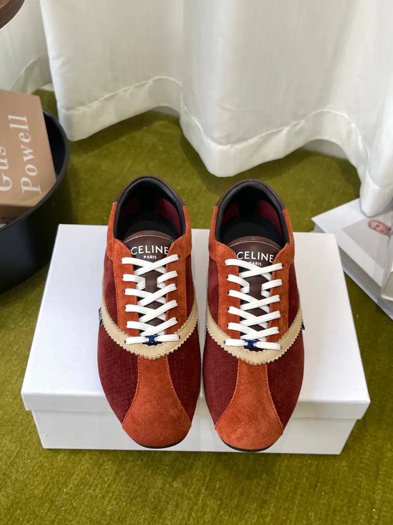 Celine Céline. 26ssNew paragraph The old scaffolding of the scaffolding shoes. A smooth and narrow shoe mix with a collage. I'll put a serrated stick on my shoe. Janey is wearing a copy of the re-recordic style. The multicolour system chooses to fit easily into the various types of clothing. A long-term, old-fashioned, recreational item. I'm a man of the ancient sports and aesthetics and everyday reality. No age, no style. It's easy to create a sense of laziness. You can wear it all the time. Shoe-faced cow revel The inside sheep. Original rubber floor Codes: 35-40（40Make a reservation.）